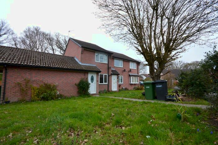 2 Bedroom End Of Terrace House To Rent In Stour Close, West End, Southampton - Pets Considered, SO18
