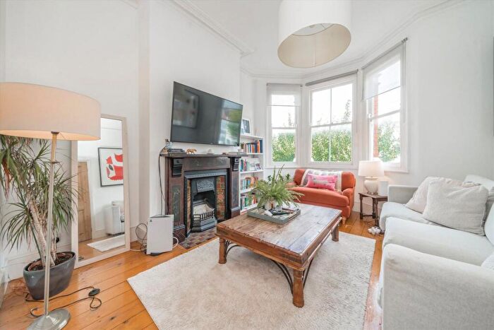 3 Bedroom Flat To Rent In Lyndhurst Road, London, N22