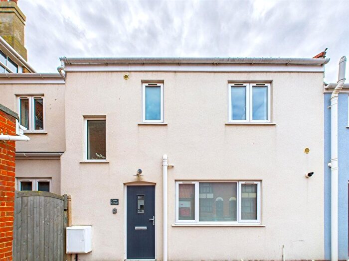 2 Bedroom Cottage For Sale In Corner Street, Cromer, NR27