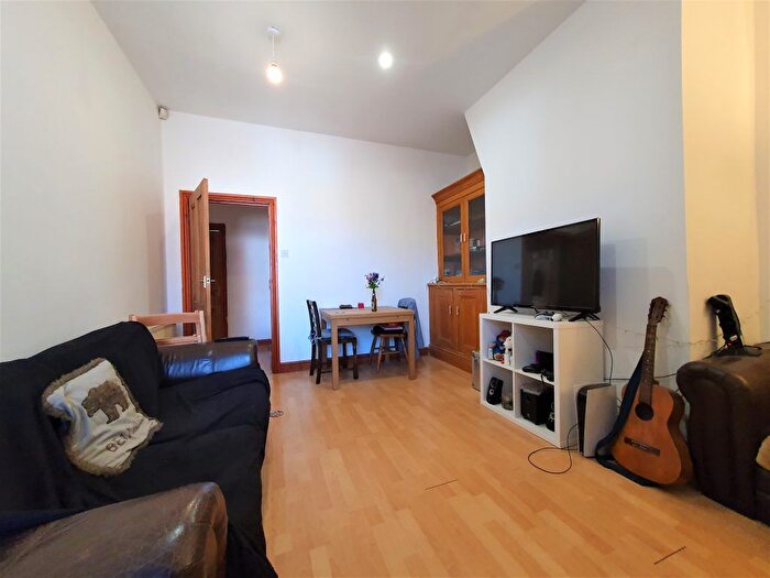 2 Bedroom Flat To Rent In Warton Terrace, Heaton, Newcastle Upon Tyne, NE6