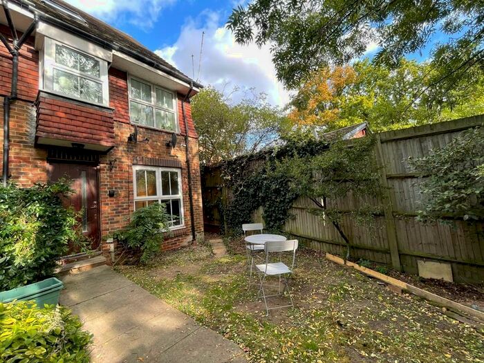 1 Bedroom Flat To Rent In Windmill Rise, Kingston Upon Thames, KT2