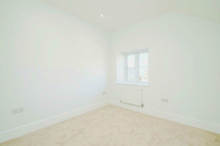 2 Bedroom Semi-Detached House For Sale In Fairseat Close, Carterton, OX18