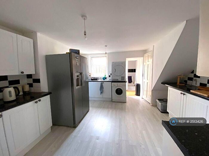 4 Bedroom Terraced House To Rent In Richmond Road, Gillingham, ME7