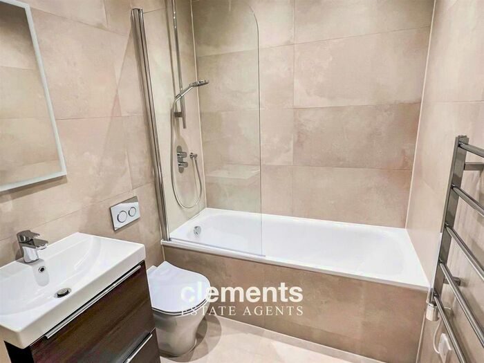 1 Bedroom Flat To Rent In Corner Hall, Hemel Hempstead, HP3