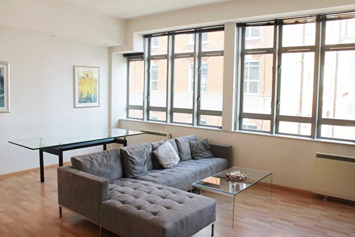 2 Bedroom Flat To Rent In Lawrence House, City Road, London, EC1V