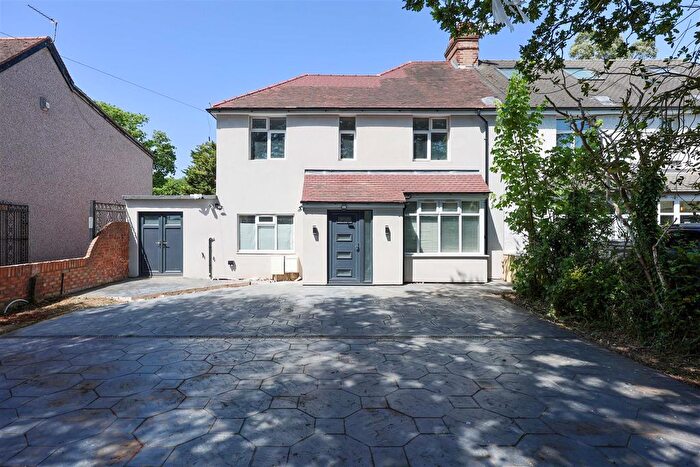 5 Bedroom Semi-detached House For Sale In Long Lane, Hillingdon, UB10