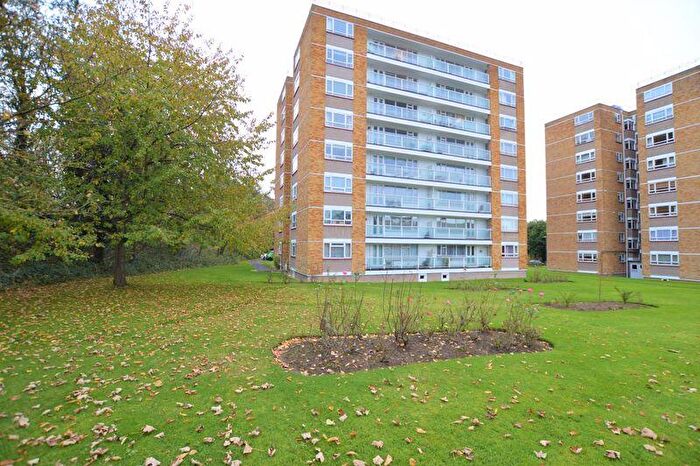 2 Bedroom Flat For Sale In Dove Park, Hatch End, HA5
