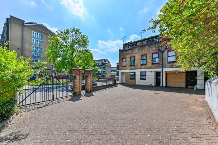 Studio To Rent In Malmesbury Road, Bow, London, E3