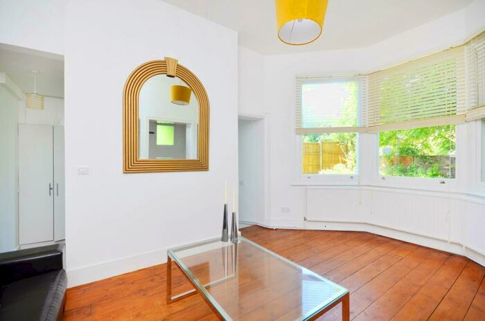 1 Bedroom Flat To Rent In Dartmouth Road, Mapesbury Estate, London, NW2