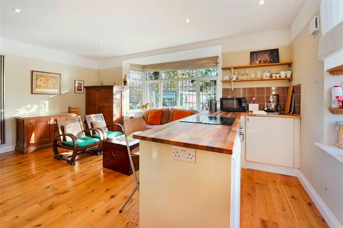 1 Bedroom Flat To Rent In Ellerton Road, London, SW18