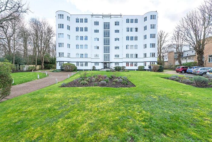 2 Bedroom Apartment For Sale In Pages Lane, London, N10