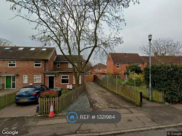 2 Bedroom Flat To Rent In Lawton Green, Loughton, IG10