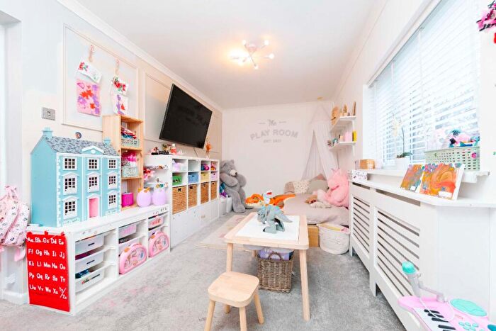 3 Bedroom Detached House For Sale In Heol Nant Caiach, Treharris, CF46