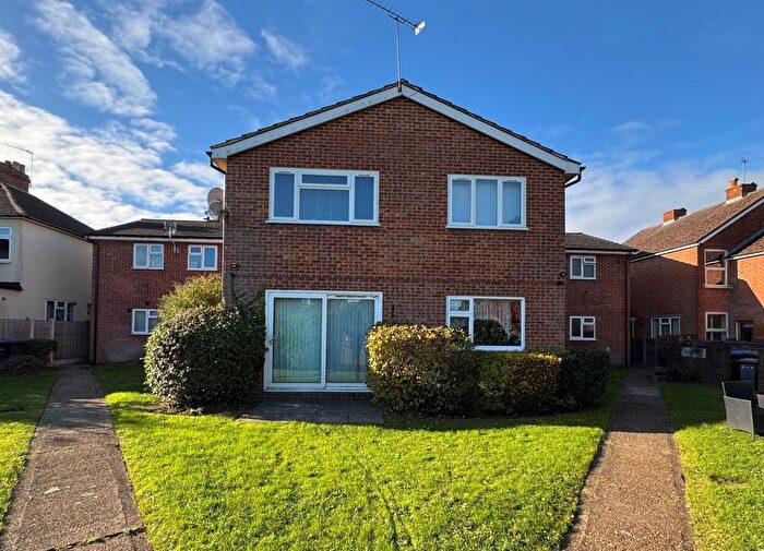 1 Bedroom Flat For Sale In Roydon Court Hythe Park Road, Egham, Surrey, TW20