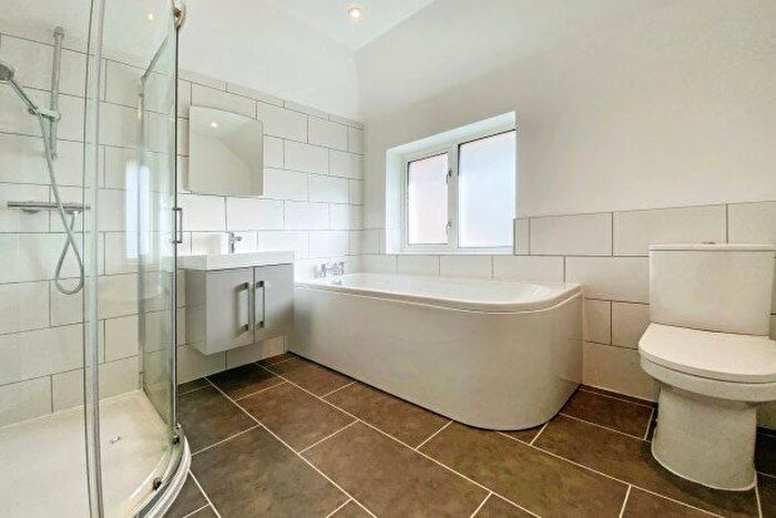 3 Bedroom Property To Rent In Milton Road, Cambridge, CB24