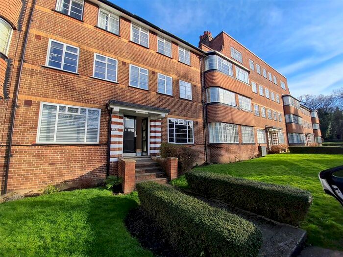 2 Bedroom Flat To Rent In Cresta Court, Hanger Lane, Ealing, W5