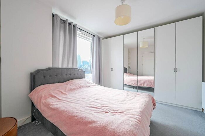 2 Bedroom Flat For Sale In Wimhurst Court, Tower Hamlets, London, E14