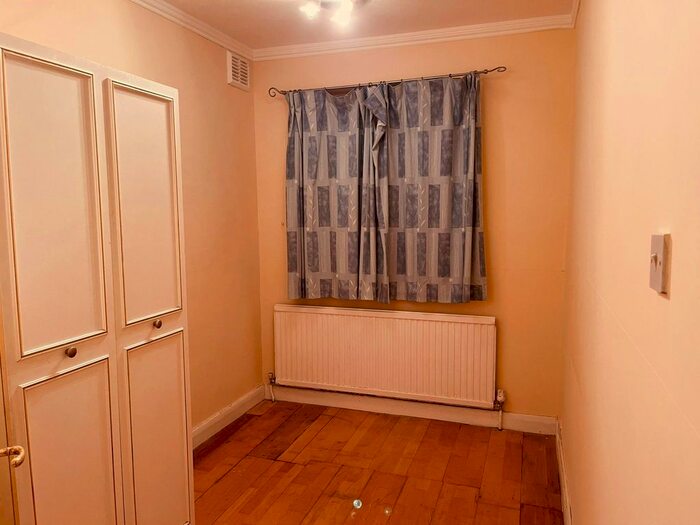 2 Bedroom Flat To Rent In Clockhouse Lane, Collier Row, Romford, RM5
