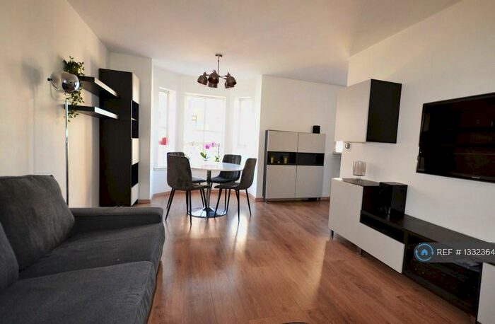 3 Bedroom Flat To Rent In Hopetoun Street, Edinburgh, EH7