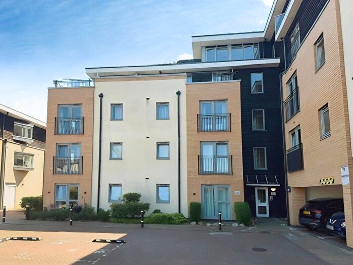 2 Bedroom Apartment For Sale In Pavilions, Windsor, Berkshire, SL4