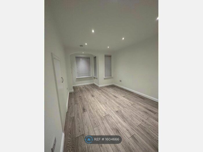 2 Bedroom Flat To Rent In Hazel Road, Erith, DA8