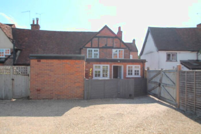 2 Bedroom Cottage To Rent In Rose Street, Wokingham, Berkshire RG40