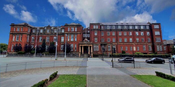 2 Bedroom Apartment To Rent In The Royal, Wilton Place, M3