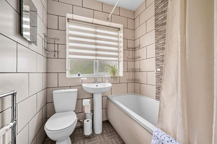 2 Bedroom Detached Bungalow For Sale In Edale, Hope Valley, S33