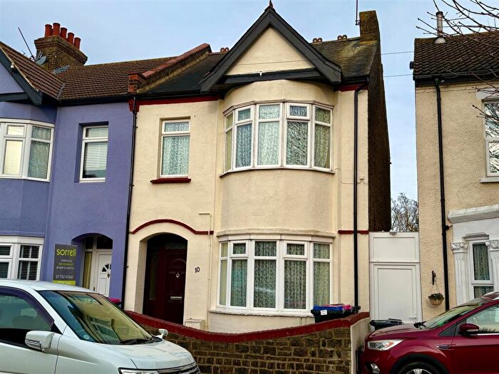 3 Bedroom End Of Terrace House For Sale In Priory Avenue, Southend-On-Sea, SS2