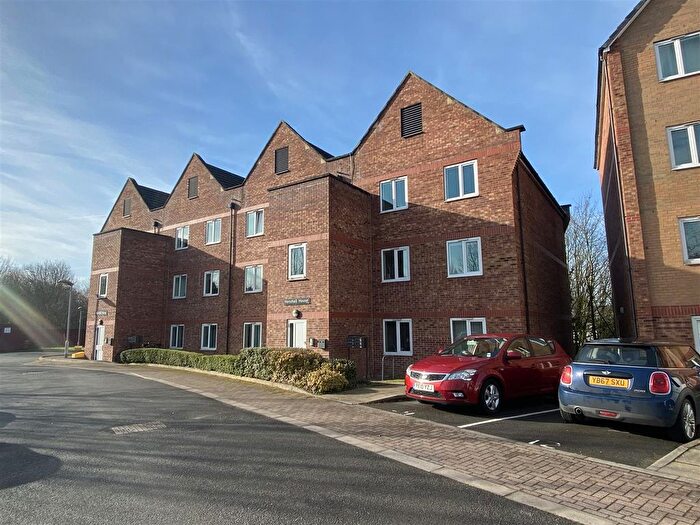 2 Bedroom Flat To Rent In Henshall House, Chesterfield, Derbyshire, S41
