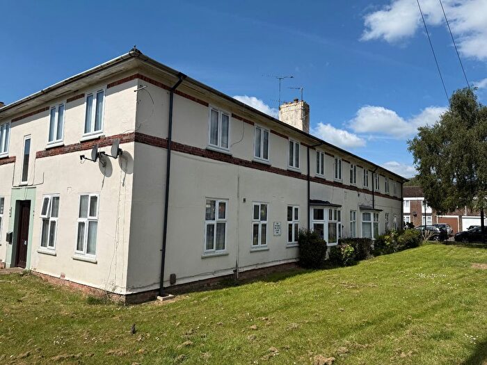 3 Bedroom Flat To Rent In Walnut Avenue, Swaythling, Southampton, Hampshire, SO18