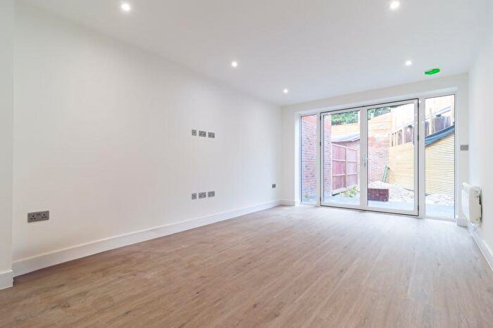 4 Bedroom Terraced House To Rent In Mitchley Hill, South Croydon, CR2