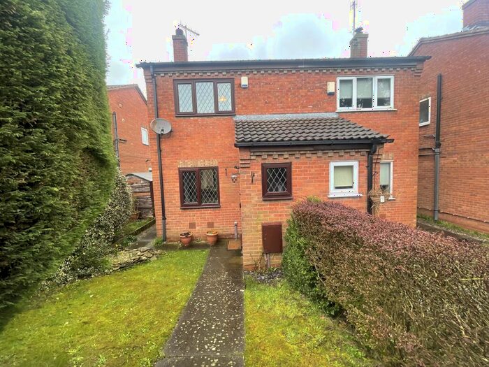 2 Bedroom House To Rent In Brushfield Road, Chesterfield, S40
