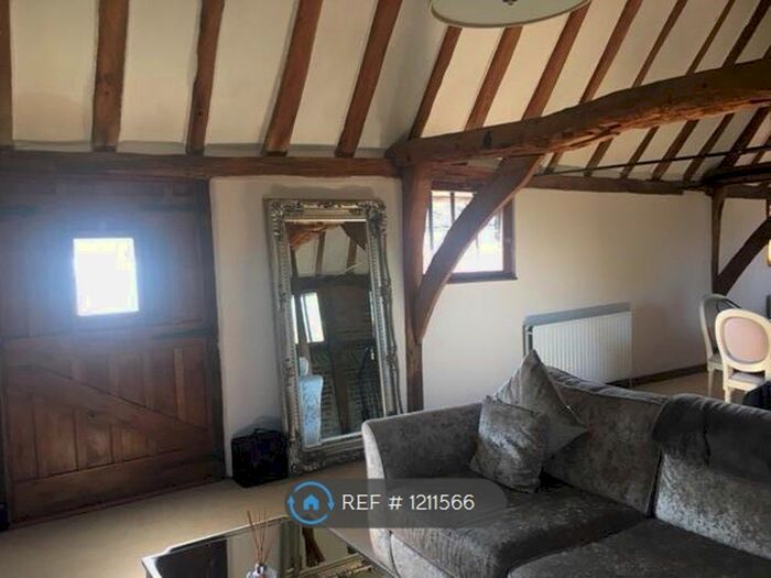 2 Bedroom Maisonette To Rent In High Street, Milton Regis, Sittingbourne, ME10