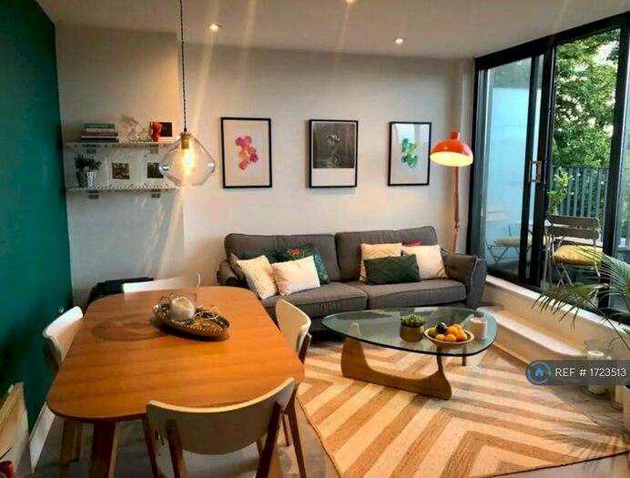 2 Bedroom Flat To Rent In Tyrells Court, London, SE15