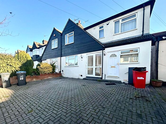 4 Bedroom End Terrace House To Rent In Princes Avenue, Enfield, EN3