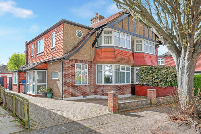 3 Bedroom Semi Detached House For Sale In Kenilworth Gardens, Loughton, IG10