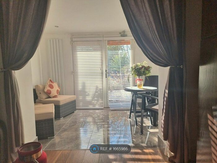 1 Bedroom Flat To Rent In Newbury, Newbury, RG14