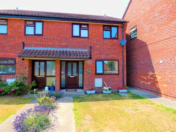 3 Bedroom Semi-Detached House To Rent In Cuckoo Lane, Stubbington, Fareham, PO14