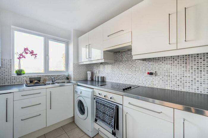 2 Bedroom Flat To Rent In Cornmow Drive, Dollis Hill, London, NW10