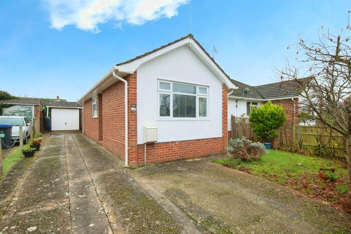 3 Bedroom Semi-Detached Bungalow For Sale In Moot Gardens, Downton, Salisbury, SP5