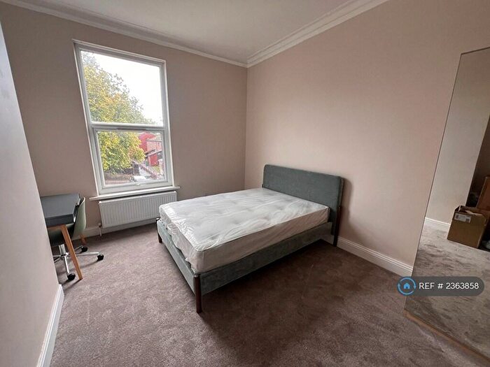 5 Bedroom Flat To Rent In Victoria Terrace, Leeds, LS3