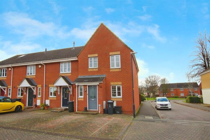 3 Bedroom End Of Terrace House To Rent In Winton Road, Swindon, SN3