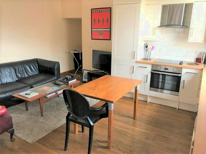 2 Bedroom Flat To Rent In Sidney House, Hassett Road, Hackney, London, E9