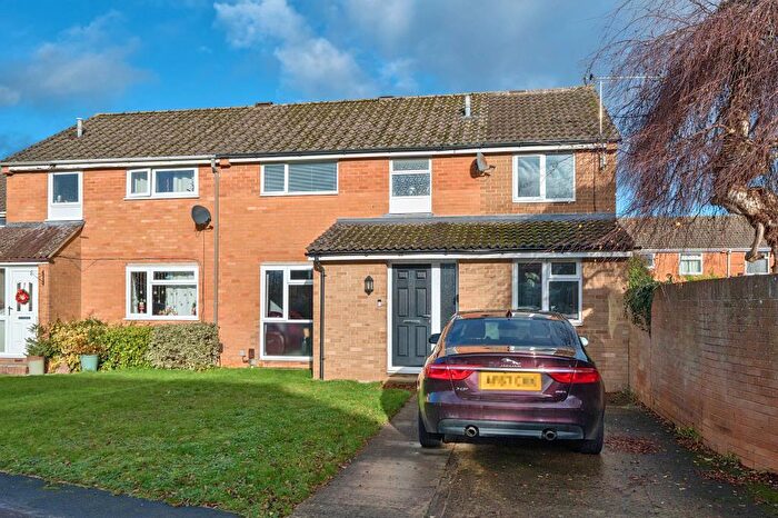 4 Bedroom Semi Detached House For Sale In Kidlington, Oxfordshire, OX5