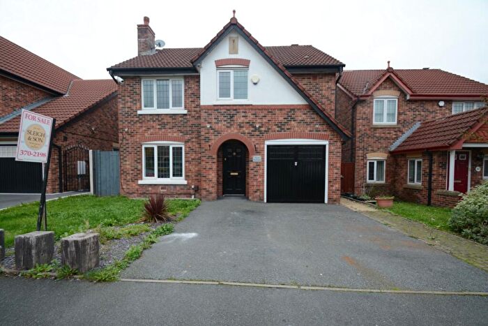 4 Bedroom Detached House For Sale In Ashtree Avenue, Droylsden, M43