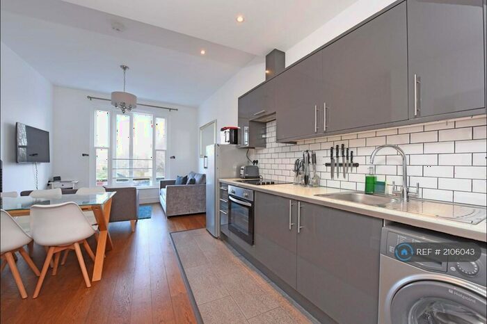 3 Bedroom Flat To Rent In Falcon Road, London, SW11