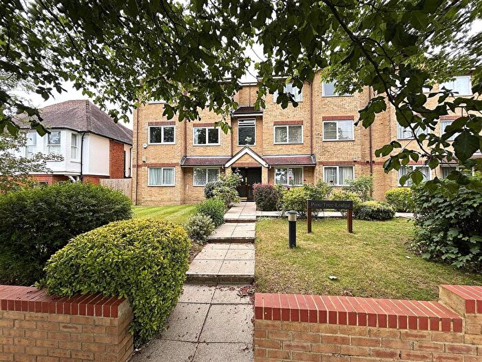 2 Bedroom Flat For Sale In Durham Avenue, Bromley, BR2