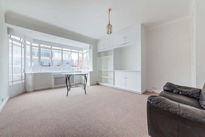 2 Bedroom Flat To Rent In University Street, London, WC1E