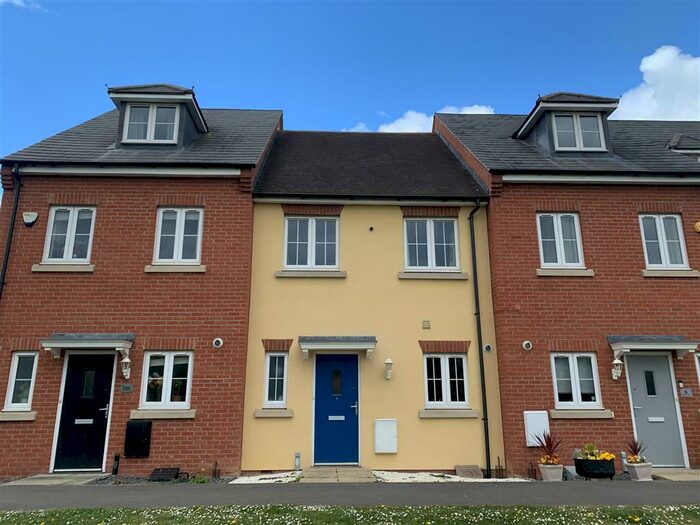 3 Bedroom House To Rent In Wedon Path, Aylesbury, HP19